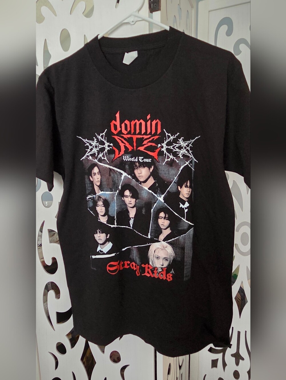 K Pop Stray Kids DominATE World Tour T-Shirt Black Graphic Concert T NWOT SMALL
